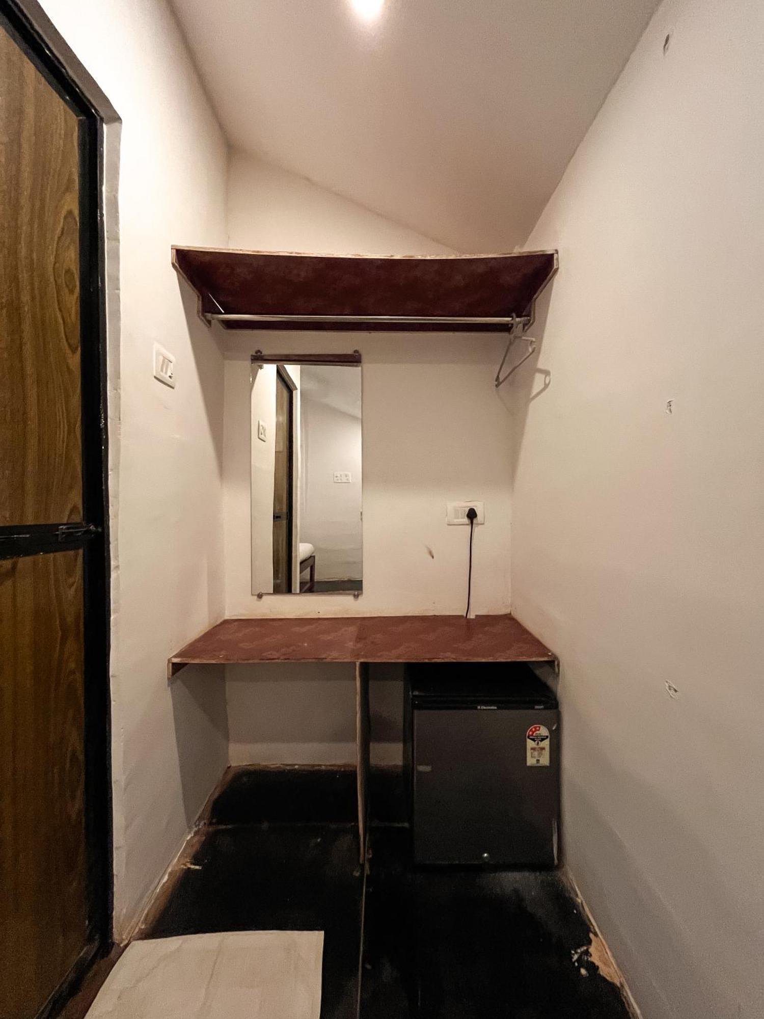 12 Monks - Beachside Hostel アランボル エクステリア 写真
