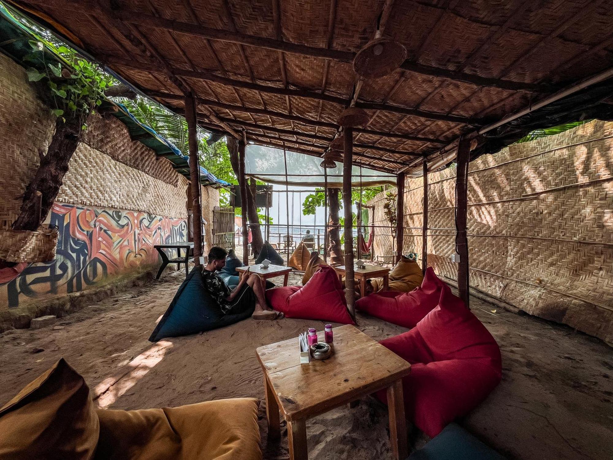 12 Monks - Beachside Hostel アランボル エクステリア 写真