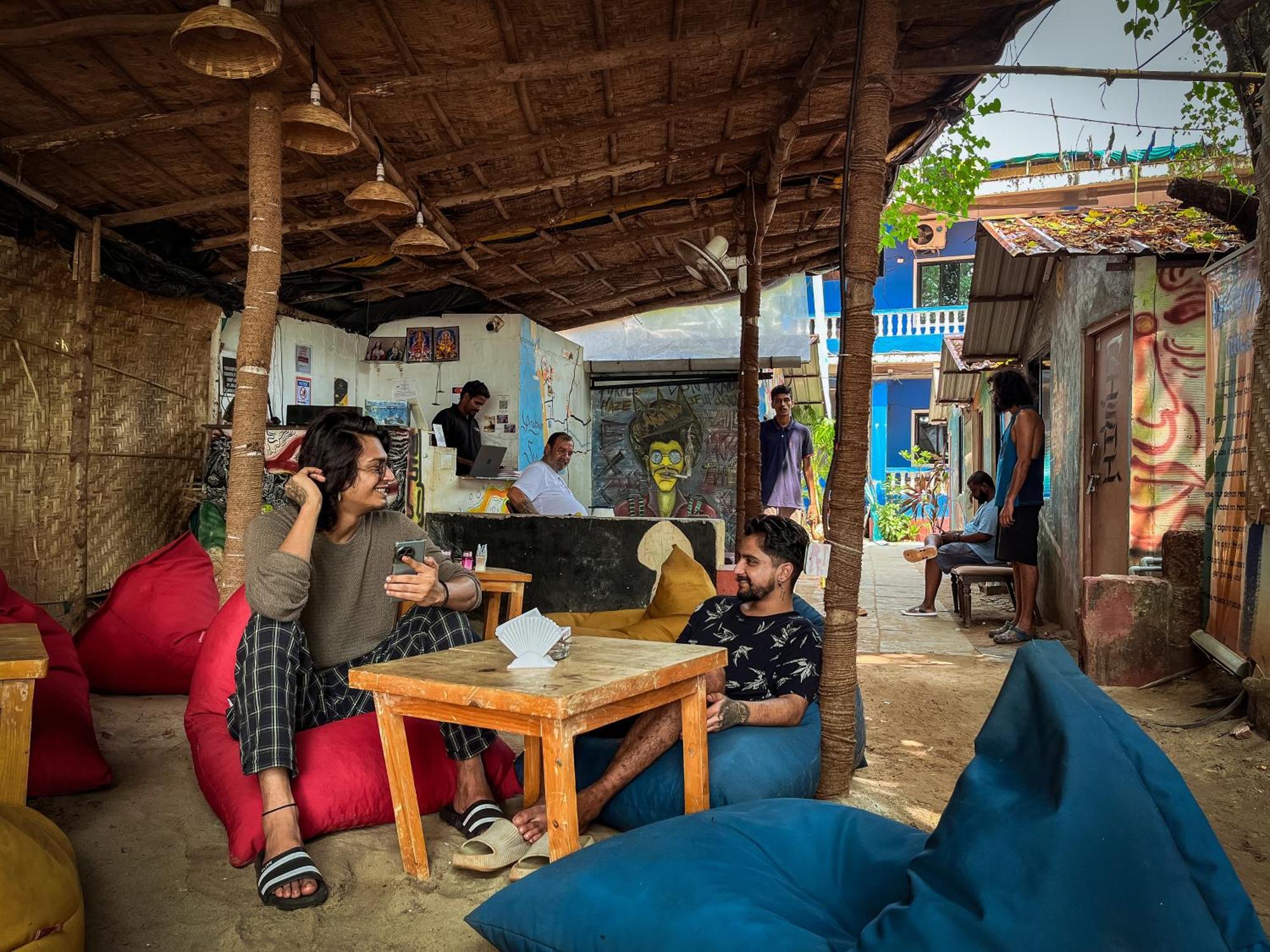 12 Monks - Beachside Hostel アランボル エクステリア 写真