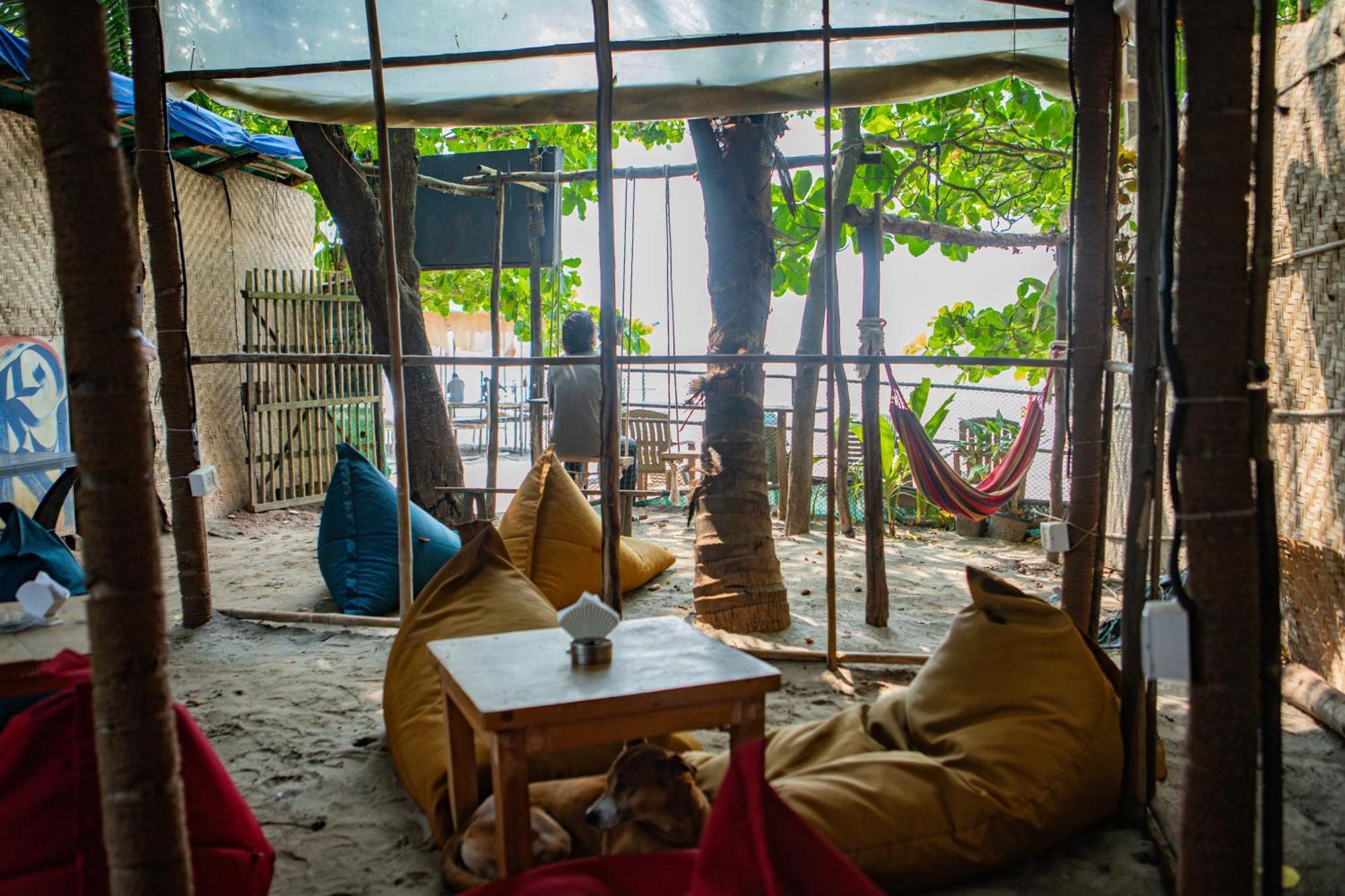 12 Monks - Beachside Hostel アランボル エクステリア 写真