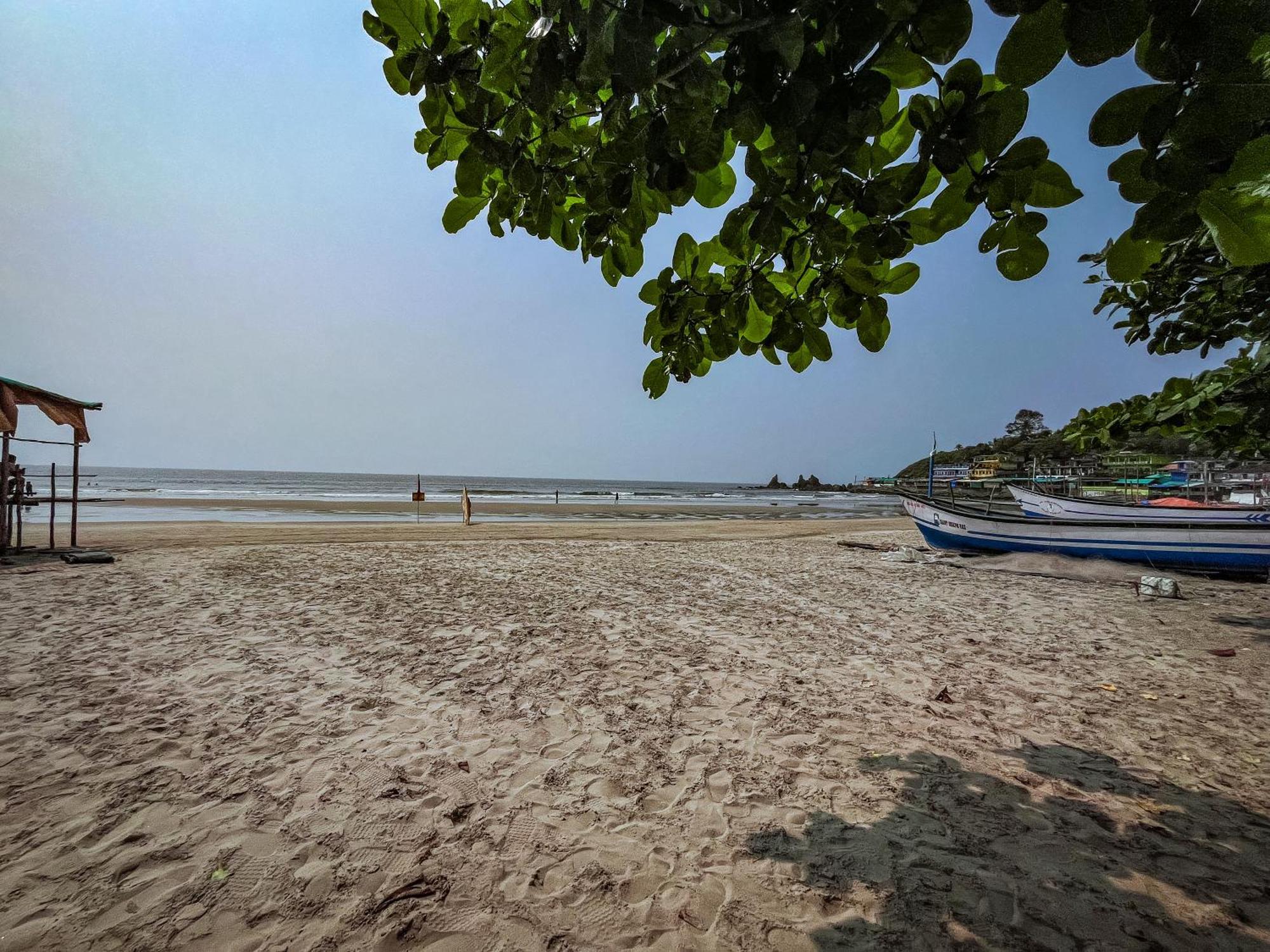 12 Monks - Beachside Hostel アランボル エクステリア 写真
